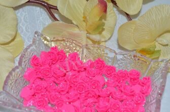Кабошон акриловый Роза, 12 мм, цв. ярко-розовый